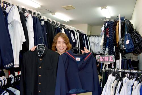 「制服を必要とする人の助けになれれば」と話す池田理知子さん