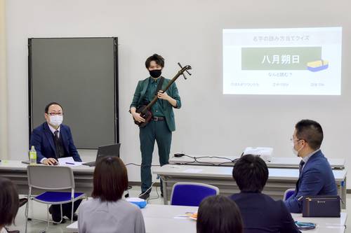 下北地域に就職する新卒者が、自己紹介や雑談を通じて社会人の先輩たちと交流した「しもきたラボ」