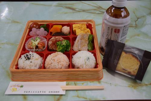 青森県産食材を使用した彩り豊かな「結弁当」