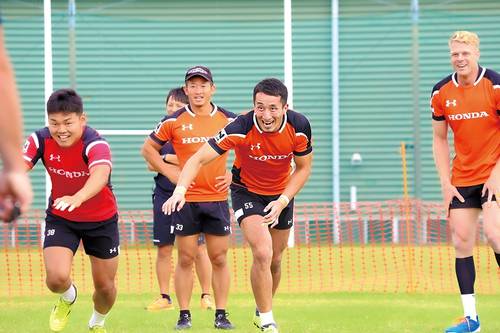 本村直樹選手(中央)=2019年10月、ホンダ提供