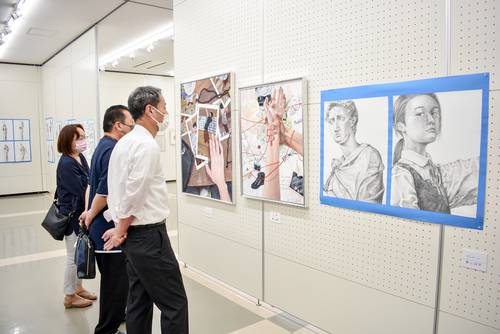 個性豊かな作品が並ぶ会場