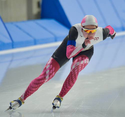 【県スプリント・女子1000メートル2回目】1分22秒04で1位となり、総合優勝を果たした前中香澄(八学大)=YSアリーナ八戸
