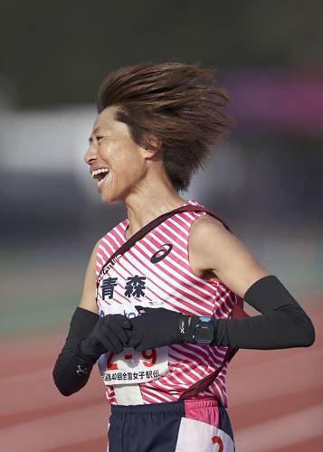 ゴールした青森のアンカー福士加代子=たけびしスタジアム京都