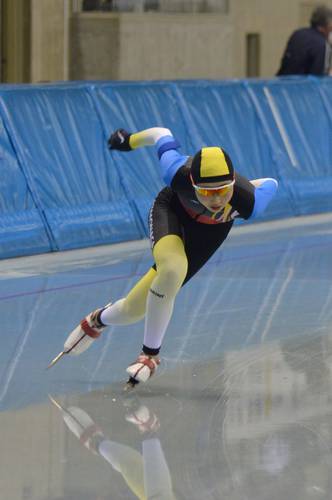 【女子1000メートル】1分27秒40の青森県中学新をマークし、18位だった石岡文那(下長)=長野市エムウェーブ