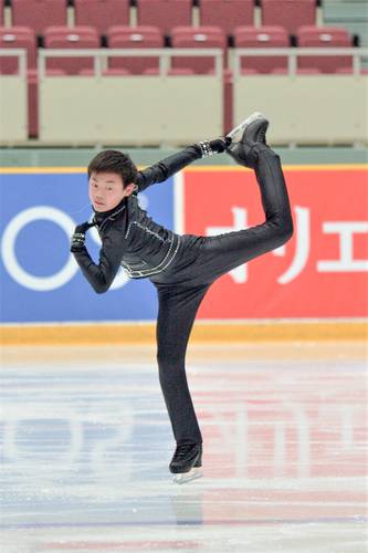 【フィギュア男子予選】34・89点で39位だった種市晃大(三沢一)=長野市ビックハット