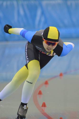 【女子1500メートル】2分16秒11で20位だった吉田愛実(下長)=長野市エムウェーブ