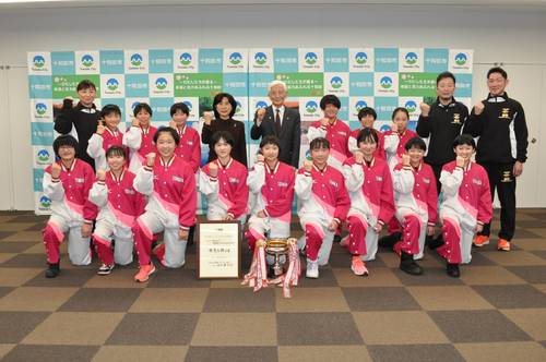 全国大会に向けて士気を高める十和田南ミニバスケットボールスポーツ少年団の選手ら