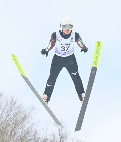 【男子純飛躍】151・5点で29位だった桑田匠(五農)の1本目