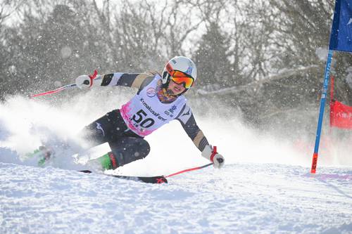 【女子大回転】2本合計2分0秒45で43位だった西野真心(柴田)の2本目=安比高原スキー場