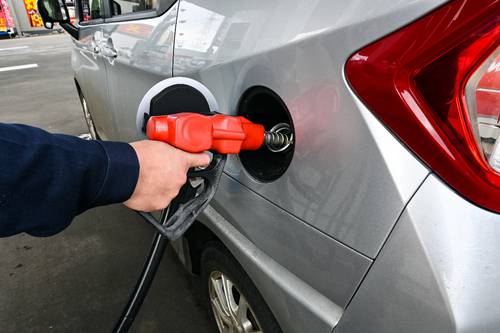 政府がガソリン価格抑制策を発動してから2週間。青森県内では価格の上昇が続く=9日、八戸市