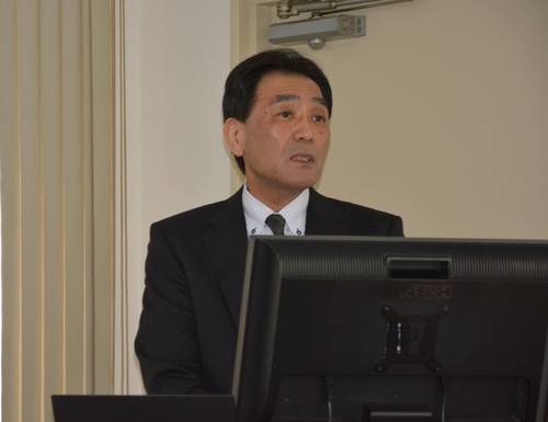 新たな事業展開などを語る川村暢朗社長=8日、八戸市