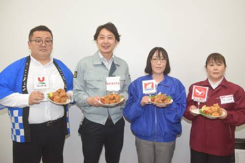 金賞を獲得した青森県内4社の担当者=10日、青森市