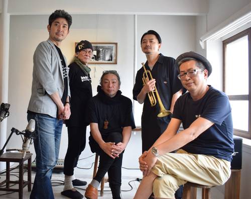 左から中嶋錠二さん、YAMさん、吉川拓志代表、類家心平さん、高木洋司さん