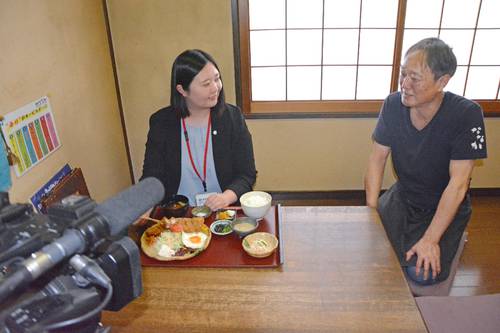 「味処たなか」で行われた撮影の様子