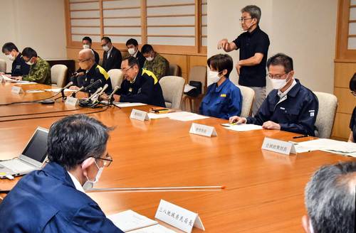 知事不在で開かれた大雨の災害対策本部会議=9日、青森県庁