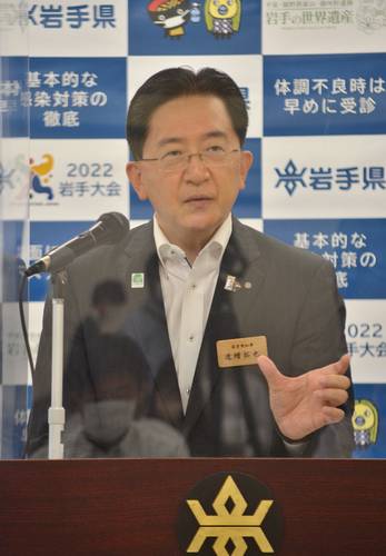 県政の課題解決に全力で取り組む姿勢を強調した達増拓也知事=9日、岩手県庁