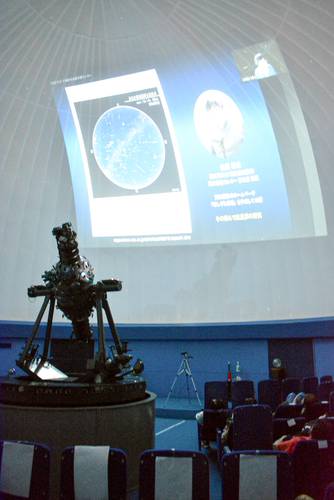 流星群に関するエピソードを聞く参加者