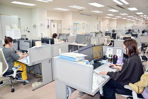 2008年に八戸市に進出したマネックス証券の「八戸コンタクトセンター」。東北新幹線八戸開業を機に、IT系企業の集積が進んだ=25日、八戸市