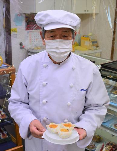 「南部地方に残る妙丹柿のおいしさを味わって」とPRする小松國男代表