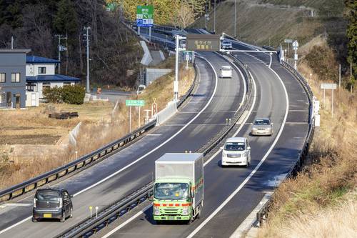 全線開通から1年を迎えた三陸沿岸道路。物流円滑化、観光振興などに寄与している=10日、野田村