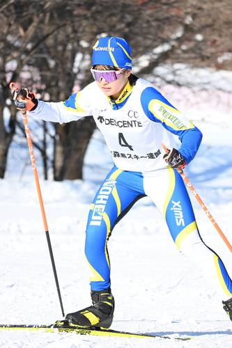 【中学女子3キロフリー】8分33秒1で優勝した乙部海音(野辺地)=大鰐温泉スキー場