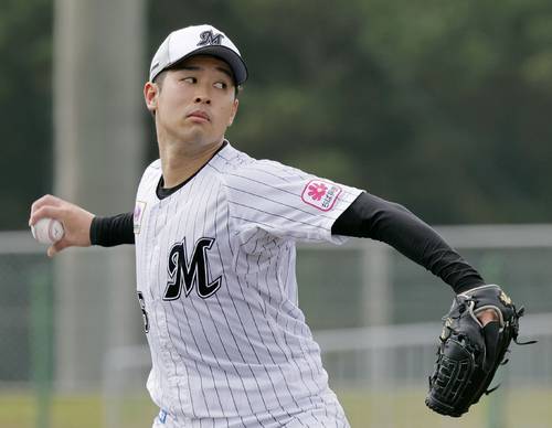 フリー打撃に登板したロッテ・種市=石垣