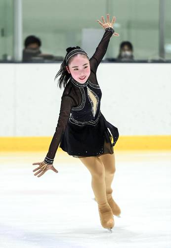 【女子選手権クラス】情熱的な演技で87・83点をマークし、頂点に立った聖前埜乃華(工大一高)=テクノルアイスパーク八戸