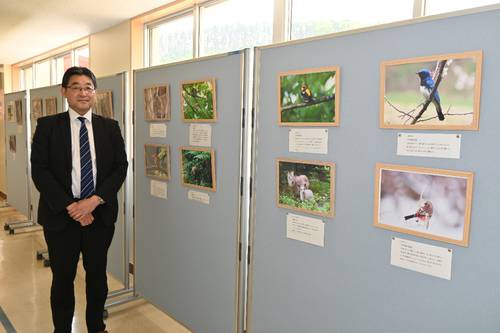「子どもたちにも野鳥のことを知ってほしい」と話す金澤公平さん