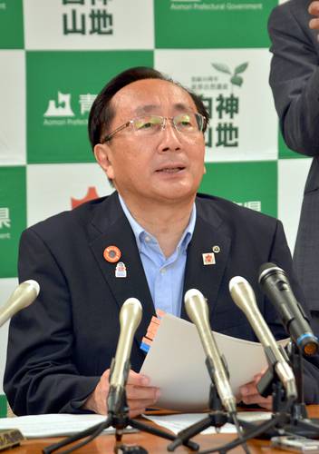 最後の定例会見で就任当時の状況を振り返る三村申吾知事=2日、青森県庁