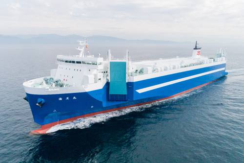 王子物流が運航するRORO船。「2024年問題」を見据え、八戸港への寄港を大幅に増便する(同社提供)