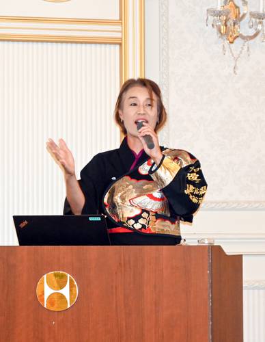 スポーツ流鏑馬をテーマに講演する上村鮎子さん
