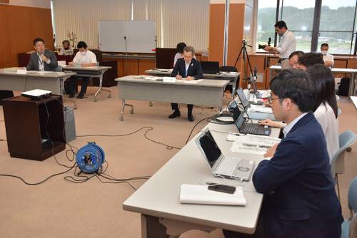 JR東日本側が津軽線以外で存廃協議を行う予定は当面ないとの考えを示した会合=1日、外ケ浜町役場