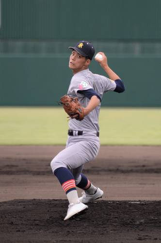 【準決勝・青森山田―弘学聖愛】9奪三振で1失点完投した関浩一郎=八戸長根