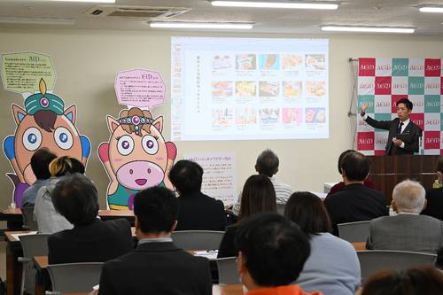 アエマ側から施設のコンセプトなどが紹介された説明会=17日、八戸市