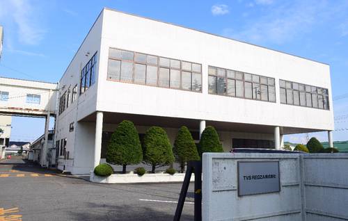 年内で操業を終え、閉鎖される見通しとなった「TVS REGZA」青森事業所三沢工場=27日、三沢市