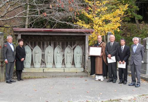 東通村有形文化財「圓流寺の六地蔵」の指定書交付式