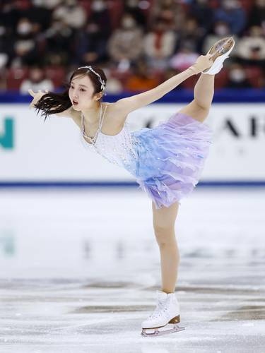 昨年12月のフィギュアスケート全日本選手権女子SPで演技する本田真凜=長野市ビッグハット