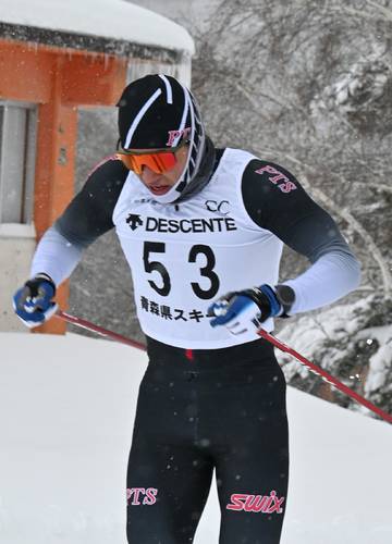 【男子クラシカル】6キロに変更されたコースを19分49秒3で圧勝した成年Bの蛯名貴徳(自衛隊体育学校)=岩木青少年スポーツセンター