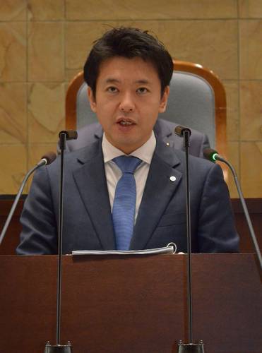 2024年度の県政運営に向け所信表明する宮下宗一郎知事=22日、青森県議会