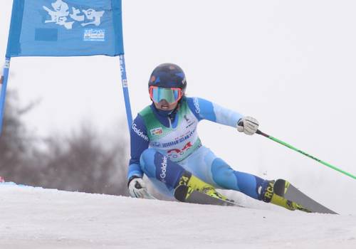 【成年女子Aアルペン大回転】24秒57で7位入賞した千葉栞那(青森大)=最上町赤倉温泉スキー場