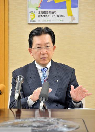東日本大震災の伝承と発信に力を入れる考えを示す達増拓也知事=2月中旬、岩手県庁