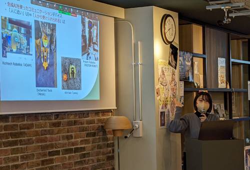 CESで触れた先端技術について報告する新田彩奈さん