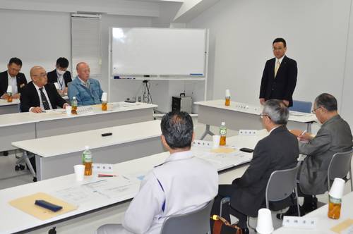 八戸水産アカデミーの取り組み方針が示された「はちのへ水産振興会議」=26日、八戸市