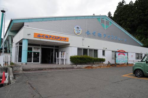 本年度の営業休止が決まった「ふくちアイスアリーナ」=24日、南部町