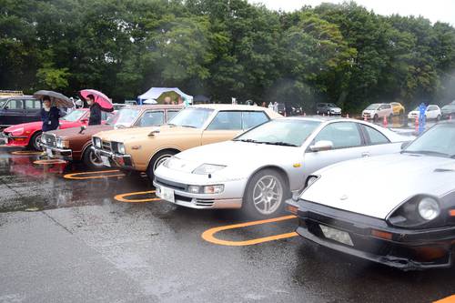 平成初期までの名車が並んだクラシックカーフェスタの会場
