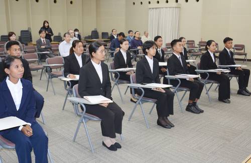 工業製品製造業分野の特定技能1号の取得を目指すミャンマー人留学生=4日、八戸市