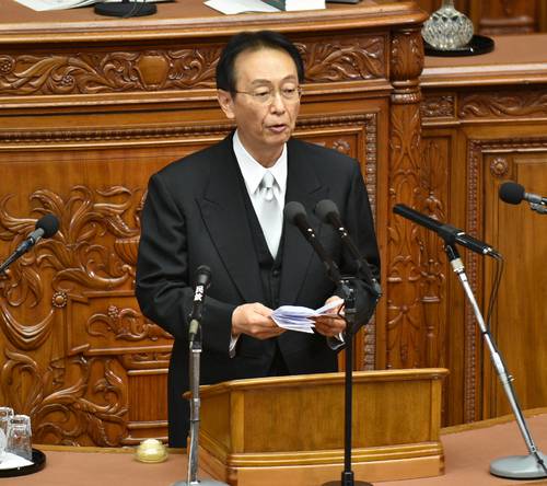 衆院本会議で謝辞を述べる江渡聡徳議員=13日、国会