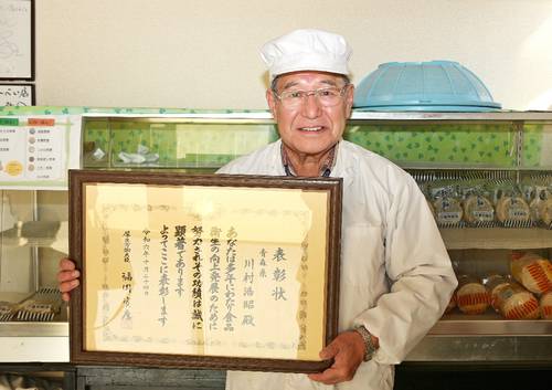 「一緒に活動してきた仲間のおかげ」と受賞を喜ぶ川村浩昭さん