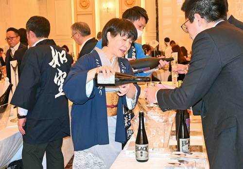 遠野市の上閉伊酒造もゲスト参加した南部地酒と食の夕べ