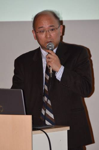 前立腺肥大症の手術について話す松岡俊光医師